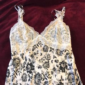 VICTORIA’S SECRET Black and White Floral Print Satin Babydoll